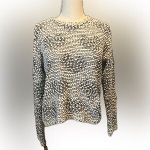 Jessica Simpson sweater